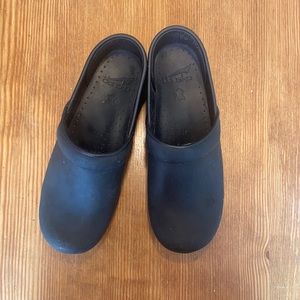 Women’s size 37 Dansko Clogs